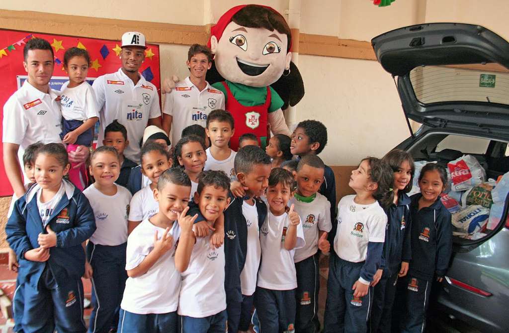 Segundona: Atletas da Portuguesa Santista fazem visita a escola de Santos 2 0002050088134 img
