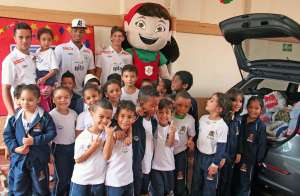 Segundona: Atletas da Portuguesa Santista fazem visita a escola de Santos