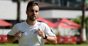 Santos volta aos treinos e Longuine treina na vaga de Lucas Lima para clássico