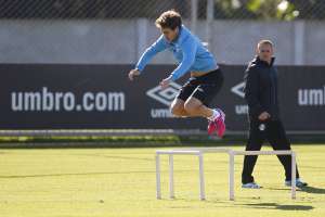 Reintegrado, Maxi Rodríguez treina com companheiros no Grêmio