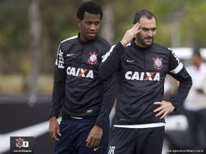 Santos analisa contratação de Ralf e Danilo, do Corinthians