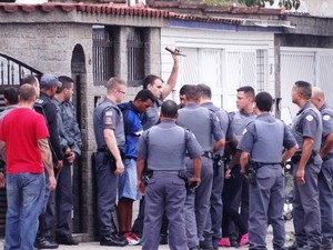 Assaltante faz parentes de Robinho reféns em São Vicente