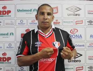 Bahia entra na briga por atacante Rafael Costa, dispensado no Joinville