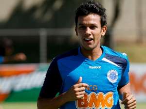 Henrique volta aos treinos e pode substituir Willians no Cruzeiro