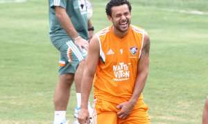 Fred volta a treinar com bola após 11 dias e Pierre é poupado no Fluminense