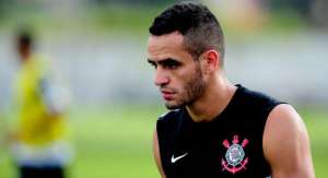 Prestes a fazer 100º jogo, Renato Augusto lamenta crise financeira corintiana