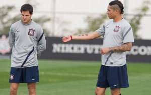 Campeão mundial com o Corinthians, Martinez é oferecido ao Santos