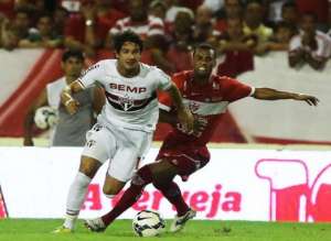 Souza comemora a permanência de Pato: 'Ele nos ajuda bastante'