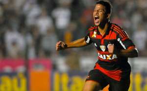 Após se sentir mal em treinos do Flamengo, Nixon fará exame cardíaco