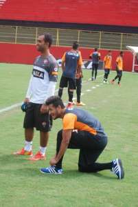 Série B: Zagueiro Ramon treina bem e volta a ser escalado no Vitória