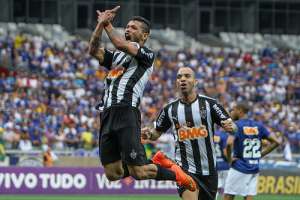 Com febre, Carlos desfalca o Atlético-MG e será substituído por Maicosuel