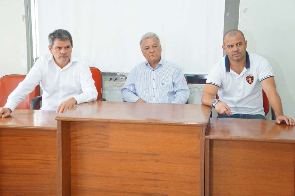 Vices da FMF Helmute Lawisch e João Carlos Oliveira, e Roni, proprietário da Roni 7