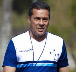 Vanderlei Luxemburgo confirma Cruzeiro com Mayke e volta de Henrique contra Chapecoense pelo Brasileiro