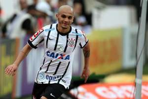Na Vila Belmiro, Corinthians quer afundar o Santos no Campeonato Brasileiro