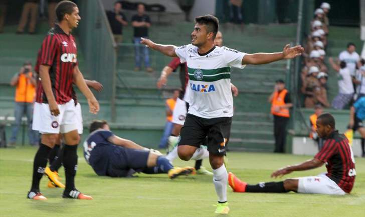 No primeiro clássico do ano, no Estadual, o Coxa levou a melhor. Hoje os times vivem momentos distintos, com o Furacão no pelotão da frente e o Coxa em baixa