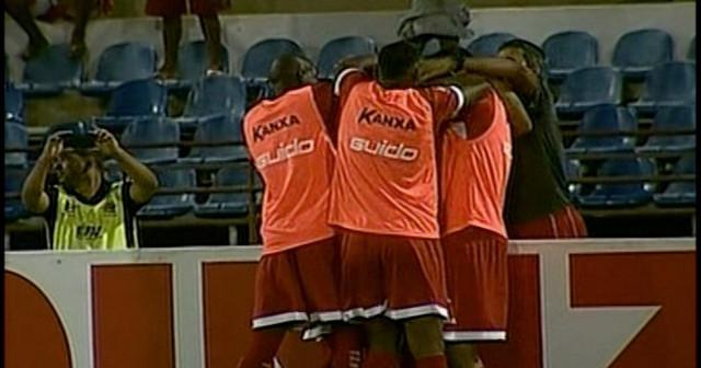 CRB passou pelo Macaé na noite deste sábado