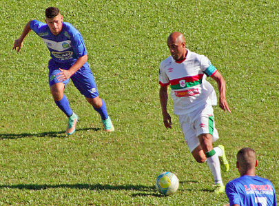 Meia Ricardinho foi bem vigiado pelo Diadema, que tentou 