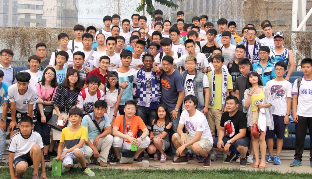 Ídolo na China, Andrezinho recebeu adeus caloroso dos fãs chineses