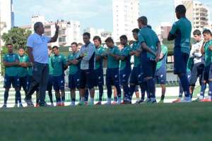 Goiás demite técnico Hélio dos Anjos e já são dez trocas no Brasileirão