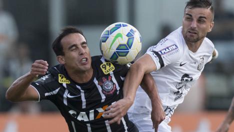 Corinthians parece estar de olhos fechados em campo, com desequilíbrio