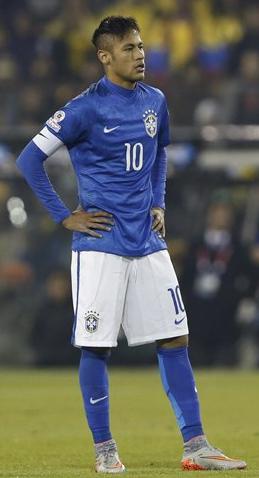 Neymar não pode ser bajulado como um neném chorão