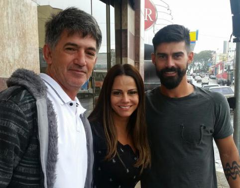 Viviane Araújo com o esposo Radamés, volante do Boa Esporte