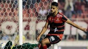 Série B: Burocracia tira Ronaldo do Atlético-GO e Wéverton pode chegar