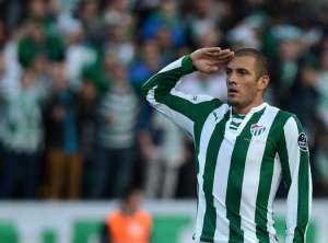 Ex-Guarani, Fernandão assina com o Fenerbahçe e coloca R$ 12 milhões nos cofres do Atlético-PR