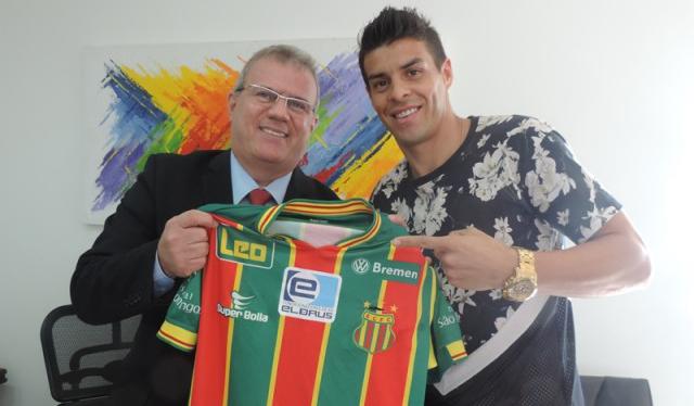Presidente Sérgio Frota e Douglas na apresentação no Sampaio Corrêa