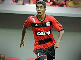 Gabriel sofre entorse em treino do Flamengo e será avaliado