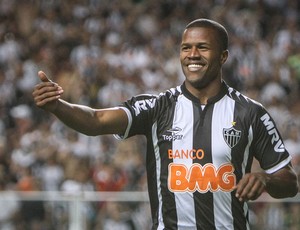 Carlos César promete conquistar confiança de Levir no Atlético-MG