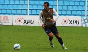 Volante identificado com o Avaí, Revson deve deixar o clube