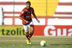 Decepção, meia Lucas Mugni pode trocar Flamengo pelo Newell's Old Boys
