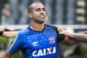Júlio César diz que clássico precisa ser 'divisor de águas' para o Vasco