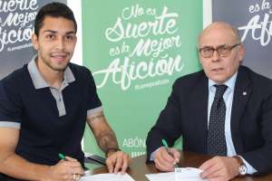 Bétis oficializa contratação e assina por 4 anos com Petros do Corinthians