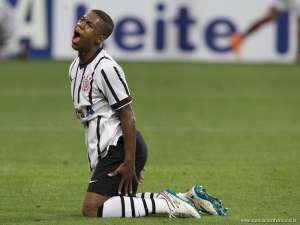 De volta após Mundial, Malcom promete ousadia no ataque do Corinthians
