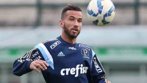 Marcelo Oliveira saca Zé Roberto e testa Leandro Pereira no Palmeiras