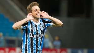 Grêmio viaja sem Maxi Rodríguez, mas com jovens laterais contra o Avaí
