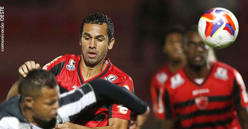 Oeste foi melhor no segundo tempo e venceu o Ceará, por 2 a 0