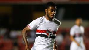 Michel Bastos treina normalmente e reforça o São Paulo no clássico