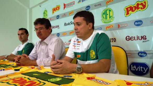 Técnico Evaristo Pizza ganhou 14 reforços para Mirassol disputar a Copa Paulista. Foto: Vinicius de Paula