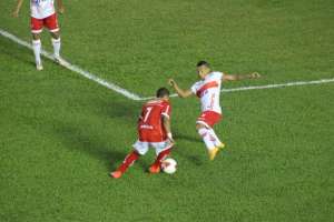 Série B: Brigado com a torcida, Rivaldo manda fechar setor das arquibancadas do Romildão