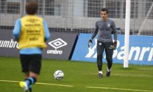 Grêmio pode ganhar retronos de Marcelo Grohe e Fernandinho contra o Cruzeiro,de Luxemburgo