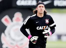 Cássio assume papel de líder no Corinthians e diz ajudar garotos da base