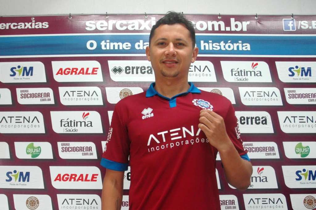 Vavá vinha treinando no Centenário desde semana passada e garante estar bem fisicamente para o jogo de domingo