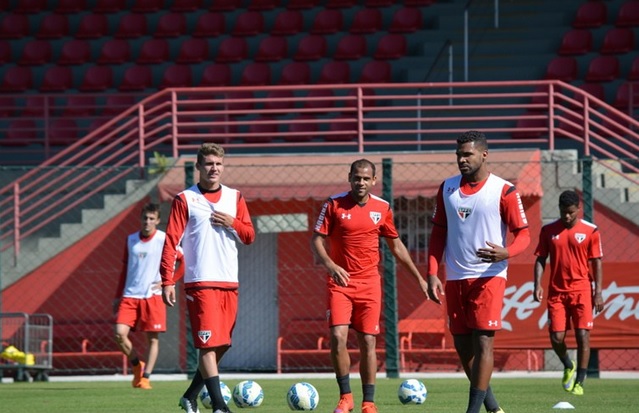 O São Paulo busca a reabilitação depois de ter sido goleado pelo Palmeiras no clássico do último domingo