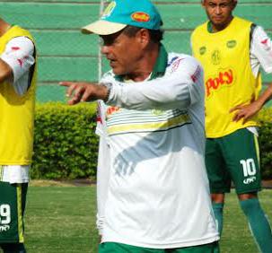 Roberval Davino não descansa e está sempre atento ao futebol!