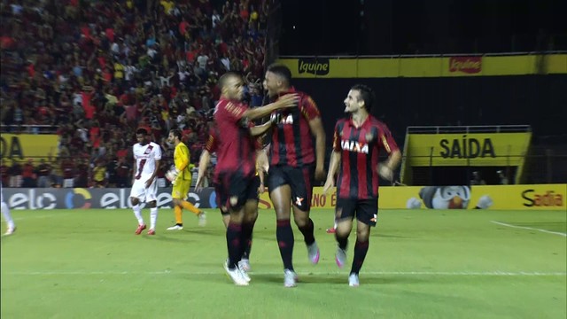 André comandou a vitória do Sport sobre o Inter ao marcar dois gols