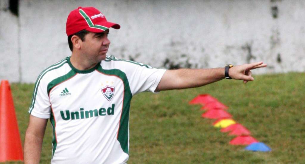 Agora no comando do Fluminense, Enderson Moreira reencontrará Santos na parte de baixo da tabela