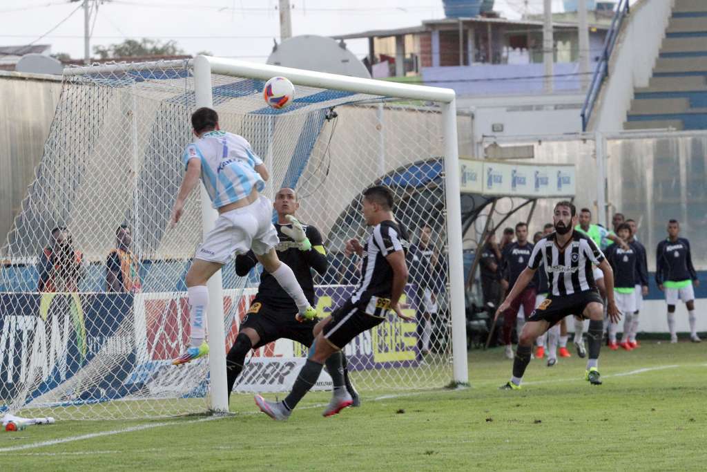 Botafogo pode retomar a liderança perdida na última terça-feira